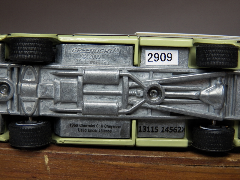 Illustration for article titled Greenlight 1:64 Chevy C10 Camper 1969